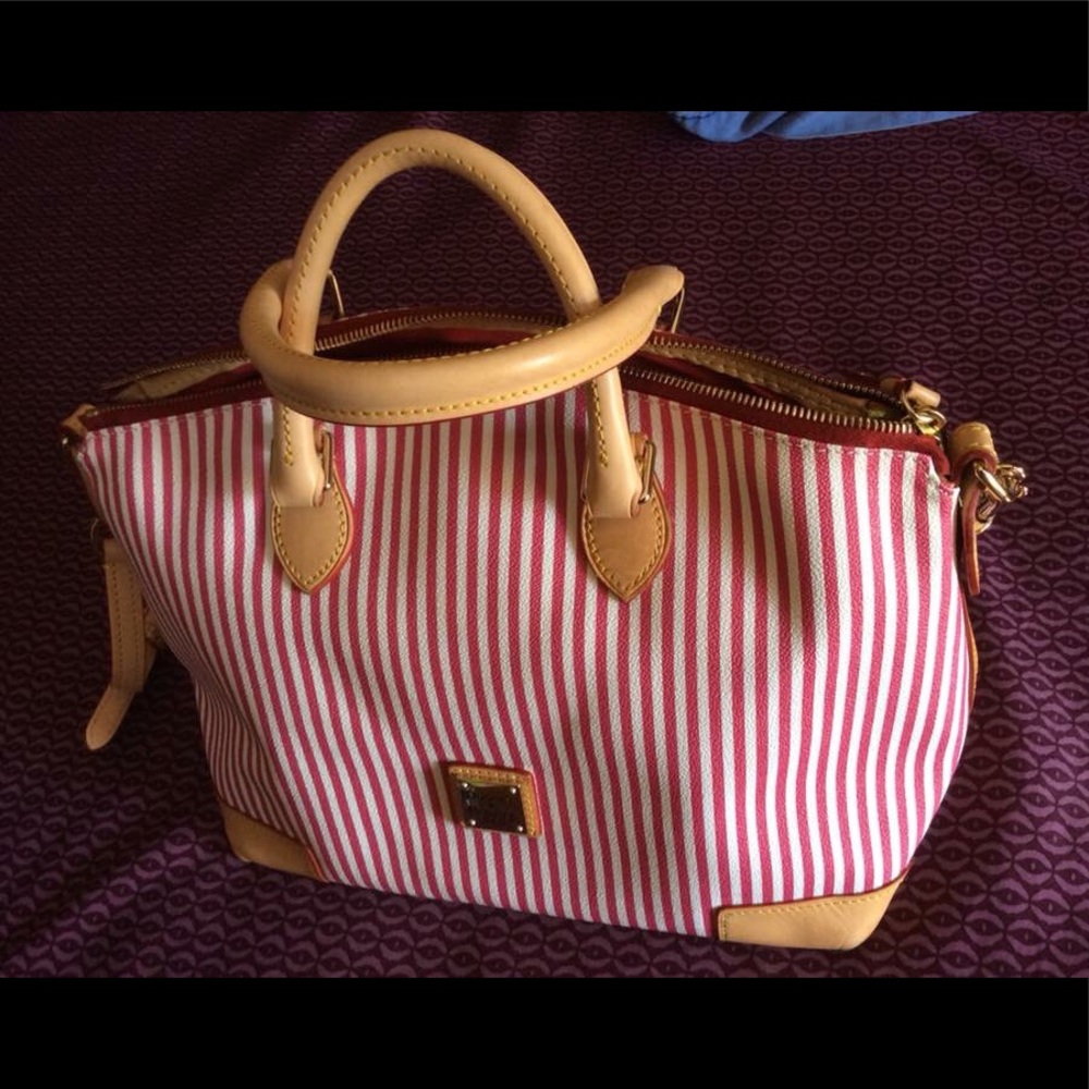 ❤️Authentic Dooney&Bourke bag with strap